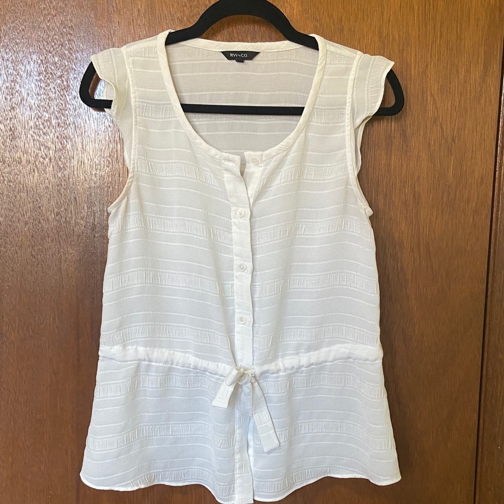 RW&CO. Cream Sleeveless Button-Front Drawstring Top